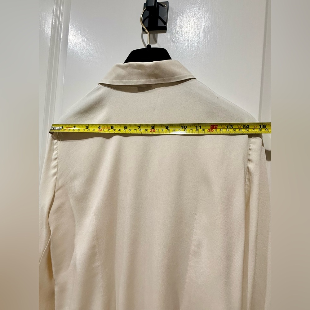 Theory Button-Up Long Sleeve Fitted Silk Shirt In Beige Size Small cream color - Picture 3 of 8